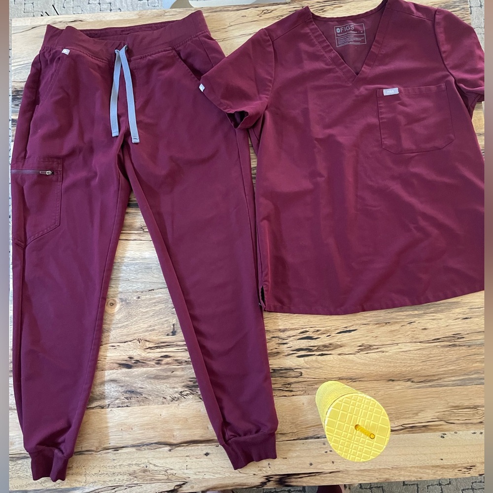 FIGS PANTS ARE A SIZE SMALL TOP MEDIUM